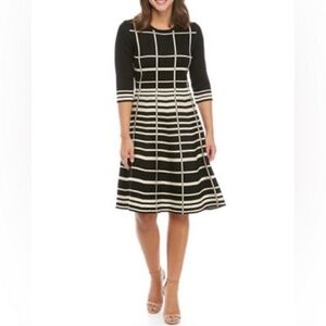 Gabby Skye Knee-length Casual Plaid Sweatee Dress size S